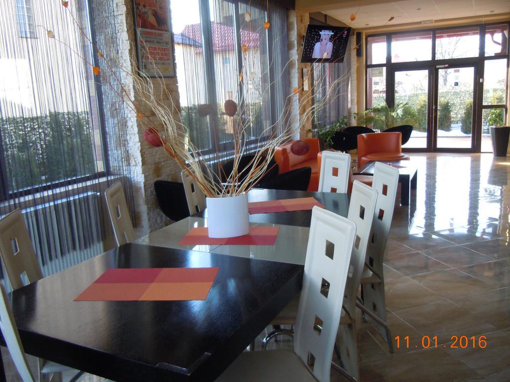 Pensiunea Marina Cîmpina Ngoại thất bức ảnh